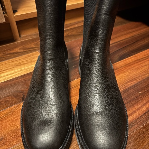 Reformation Katerina Lug Sole Chelsea Boots - Picture 5 of 8